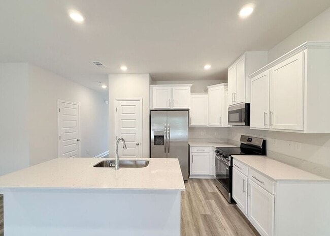 Building Photo - 2595 Cliff Hollow Cir