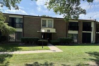 Building Photo - 18427 University Park Dr