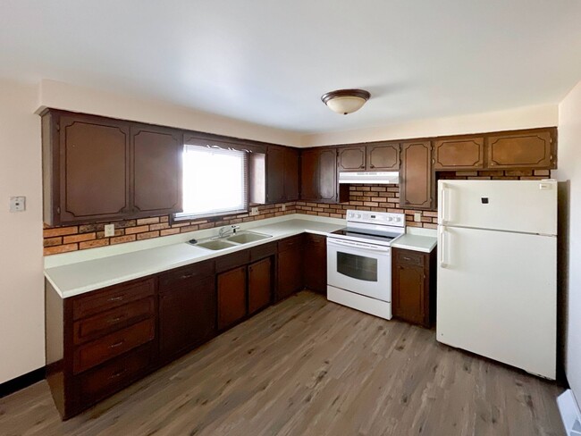 Foto del edificio - 3 Bed 1 Bath Duplex