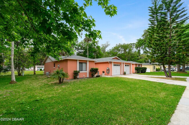 Building Photo - 800 Acorn Ln