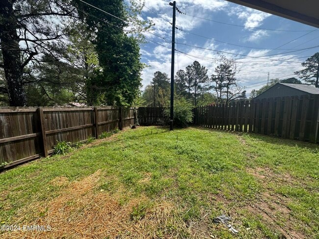 Building Photo - 120 Skyland Dr