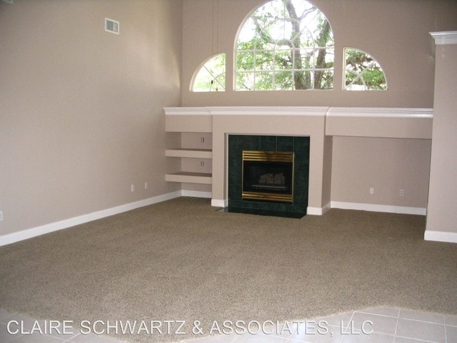 Building Photo - 4 br, 2.5 bath House - 70 Carisbrooke St