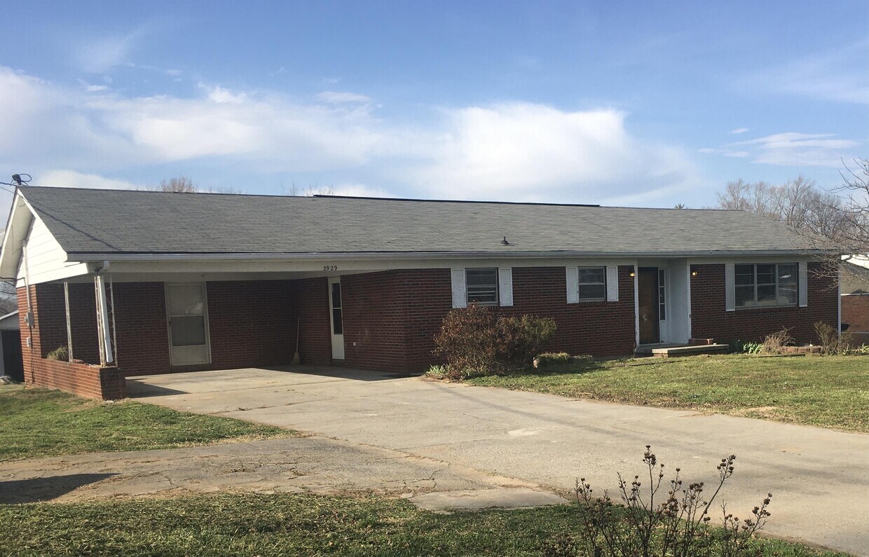 2929 Sevierville Rd, Maryville, TN 37804 House for Rent in Maryville