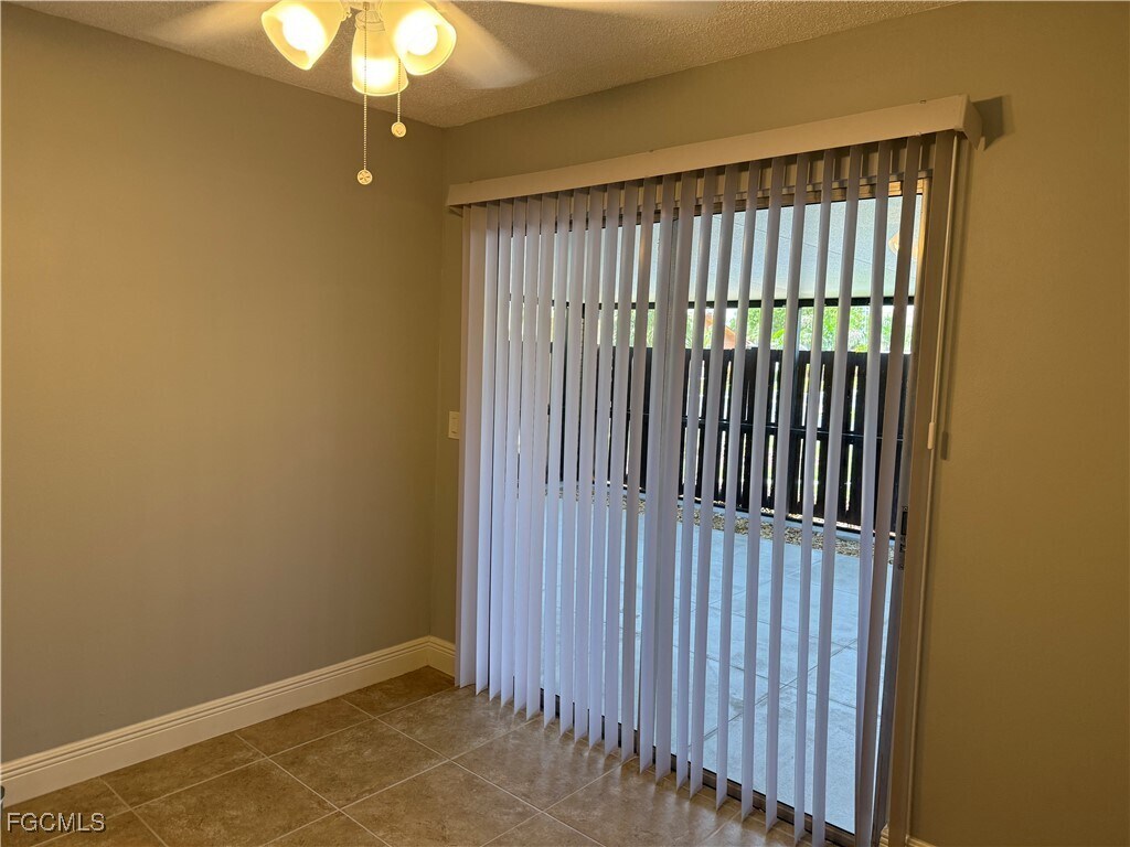 Foto del edificio - 6331 Royal Woods Dr