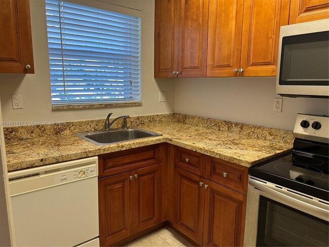 Building Photo - 7900 SW 55th Ave