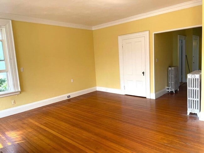 Building Photo - 40 Cranston Ave