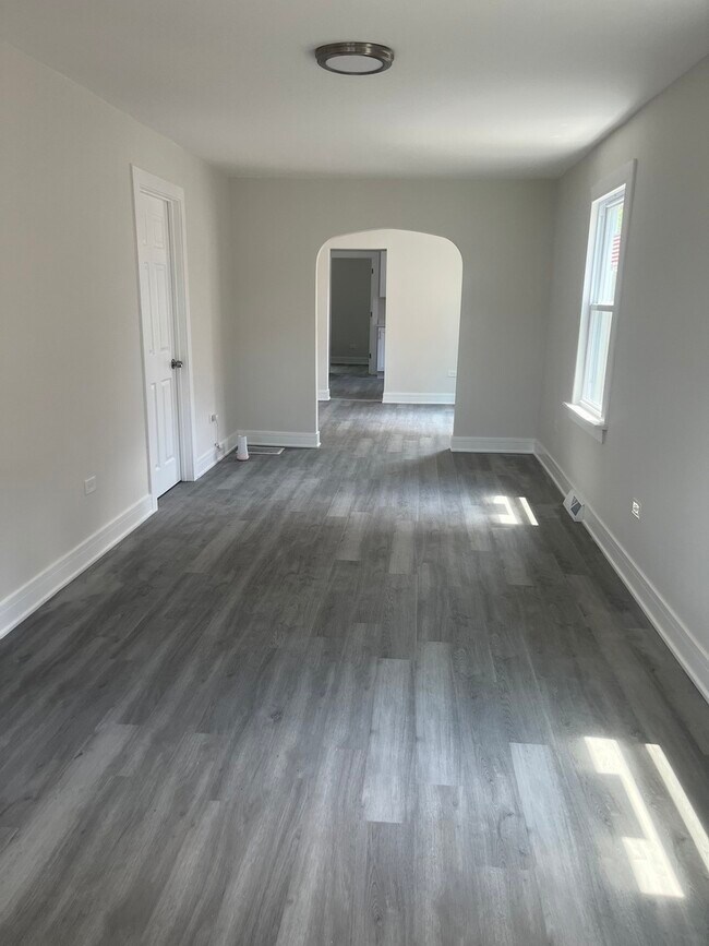 Foto del edificio - 13709 S School St