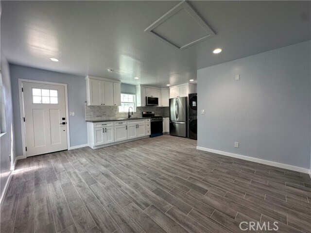 Building Photo - 11245 Benfield Ave