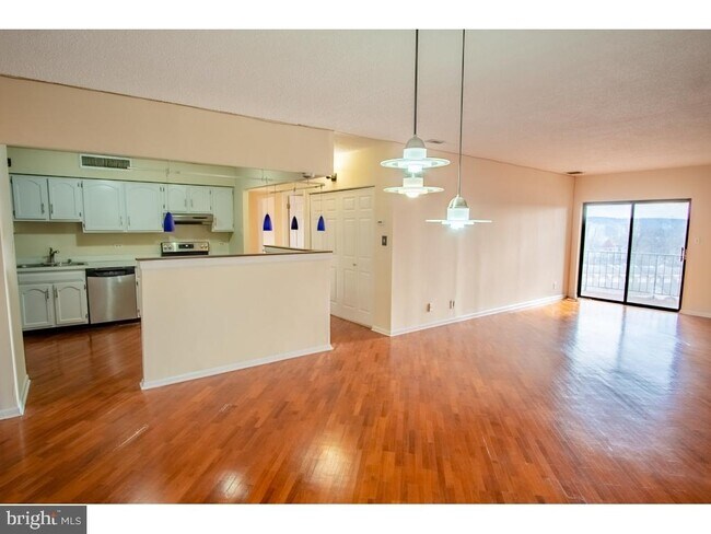 Building Photo - 20729 Valley Forge Cir