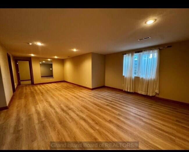 Foto del edificio - 4021 Sandalwood Dr