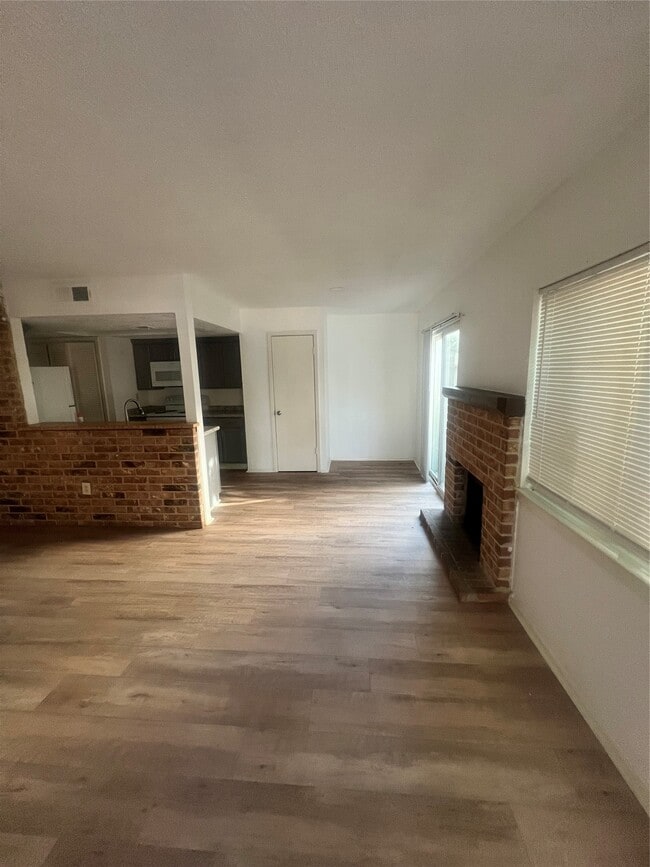 Foto del edificio - 5670 Birchmont Dr