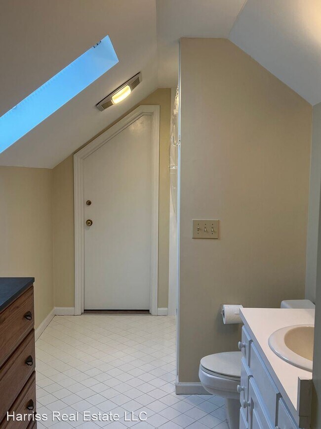 Building Photo - 1 br, 1 bath House - 2421 MIDDLE SOUND LOO...
