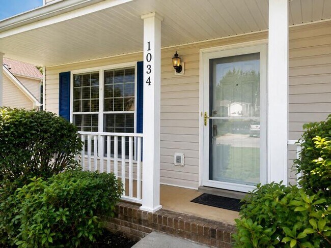 Foto del edificio - 1034 Persimmon Ct
