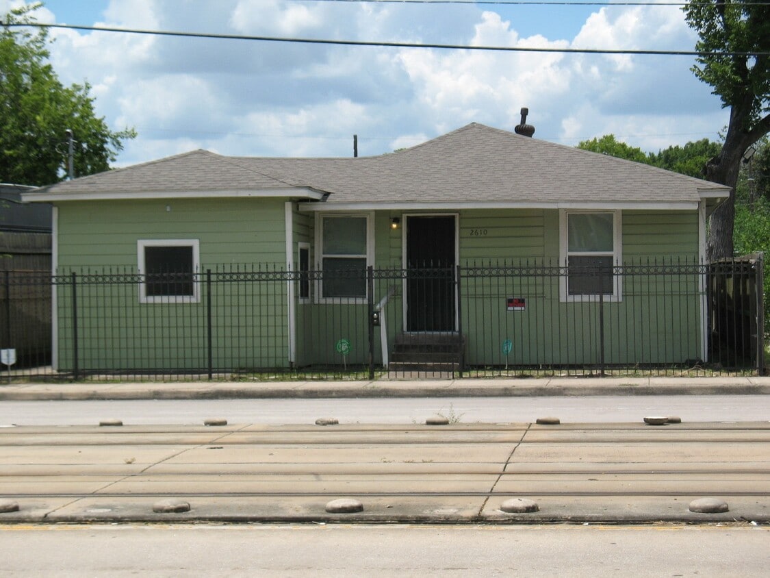 Primary Photo - 2610 Scott St