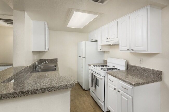 Foto del edificio - Charming 1-Bedroom Retreat in Calabasas – ...