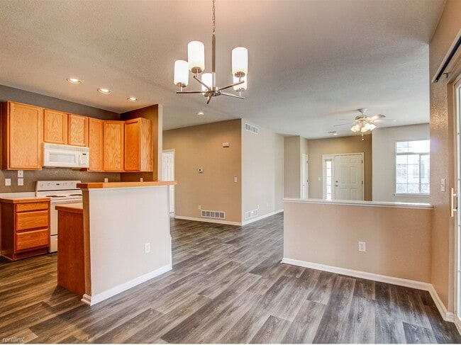 Building Photo - 3 br, 2 bath House - 13779 Legend Trail 102