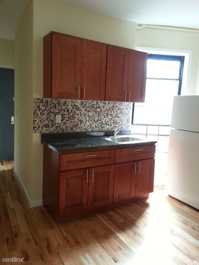 Foto principal - 633 E 186th St
