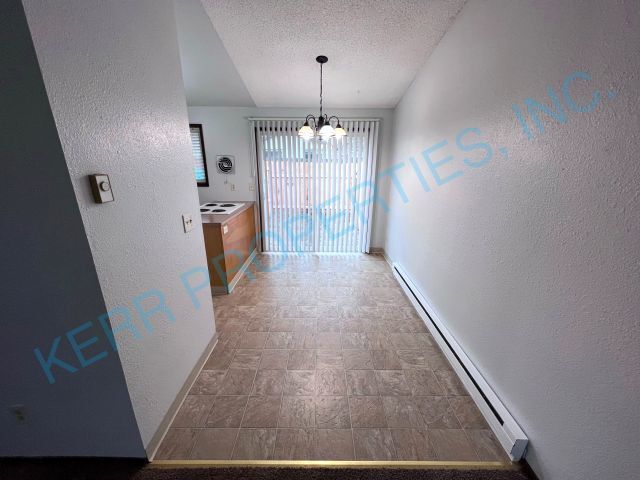 Building Photo - Charming 2-Bed Multiplex Gem in Vibrant SE...