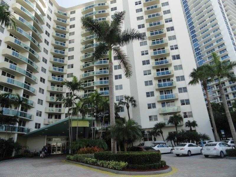 Primary Photo - 3001 S Ocean Dr