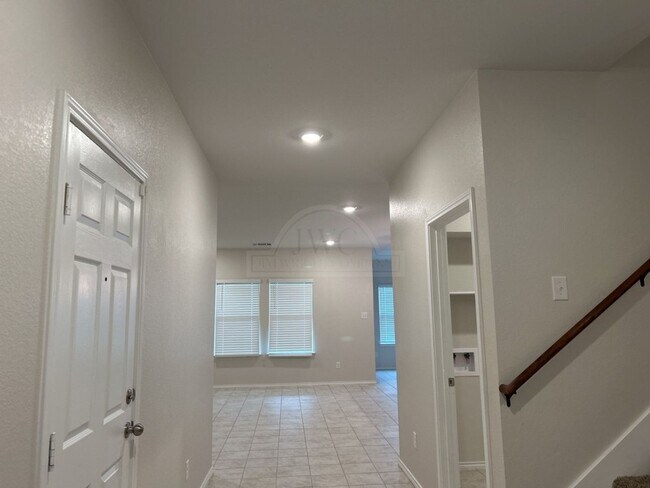 Building Photo - 9611 Murandy Dr
