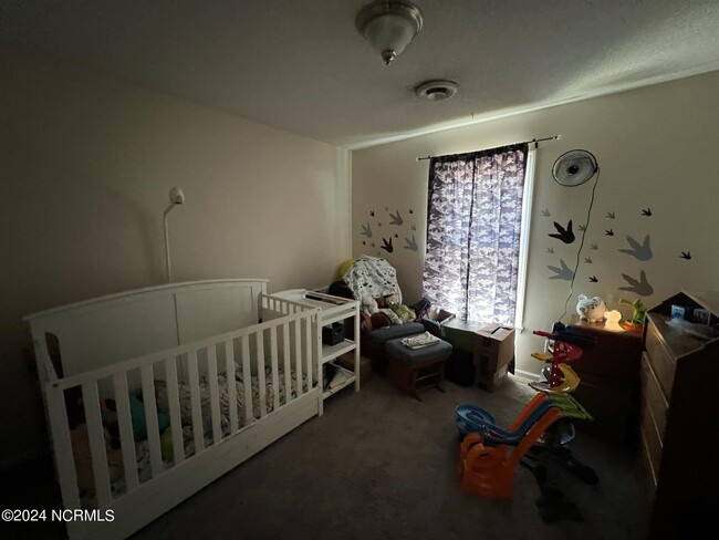 Foto del edificio - 121 Corey Cir