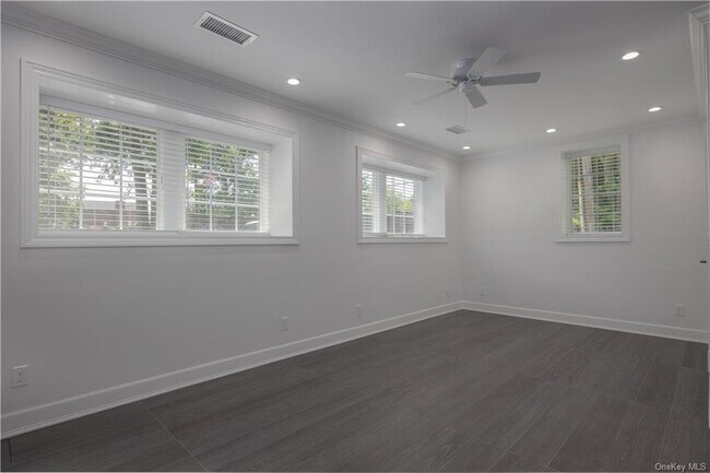 Foto del edificio - 100 Rockledge Rd