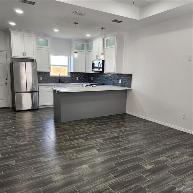 Building Photo - 1622 Playa Dr