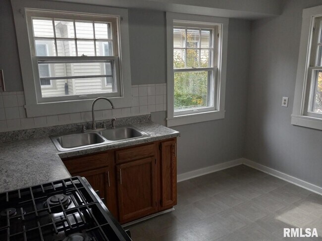 Building Photo - 3308 12th St