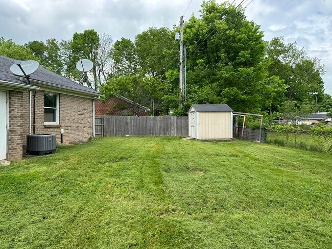Building Photo - 124 Edwards Dr