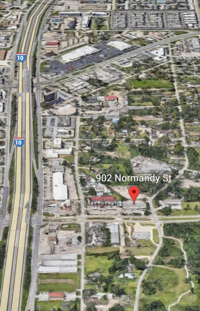 Building Photo - 902 Normandy St