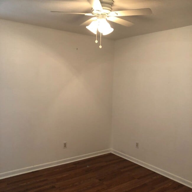 Foto del edificio - CUTE TWO BEDROOM ONE BATH DUPLEX ON SHUTTLE ROUTE