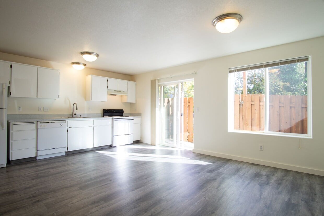 Garden Level 1 Bdr w/ Private Patio & APPS... - Garden Level 1 Bdr w/ Private Patio Ready ...