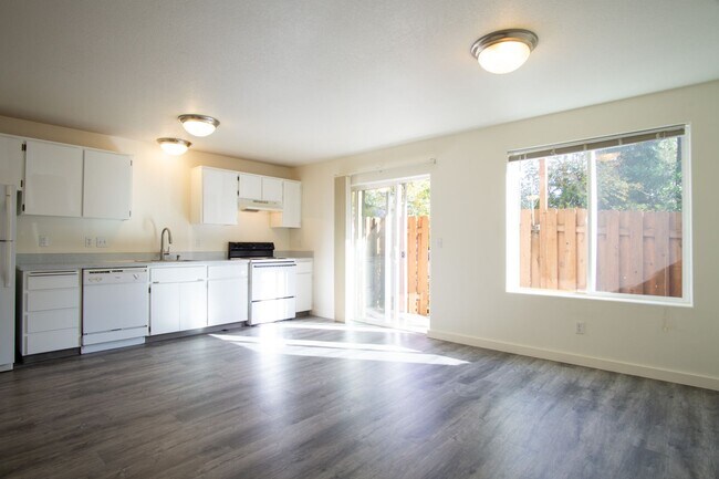 Foto del edificio - Garden Level 1 Bdr w/ Private Patio & 1 MO...