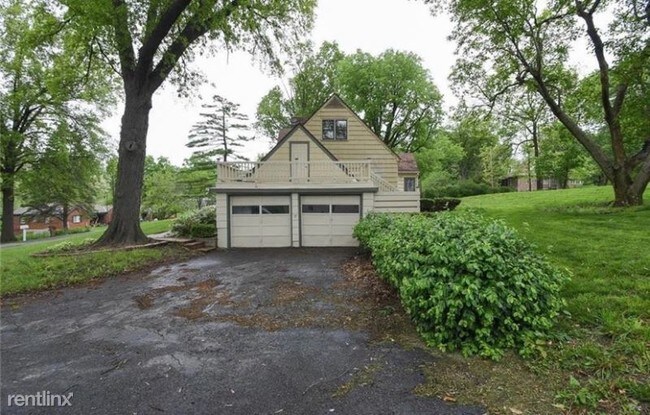 Building Photo - 4 br, 2.5 bath House - 5621 NE Doniphan Ln