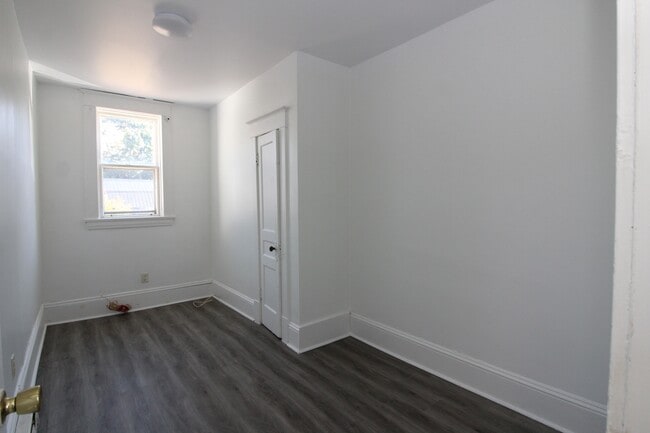 Building Photo - 396 Prince St