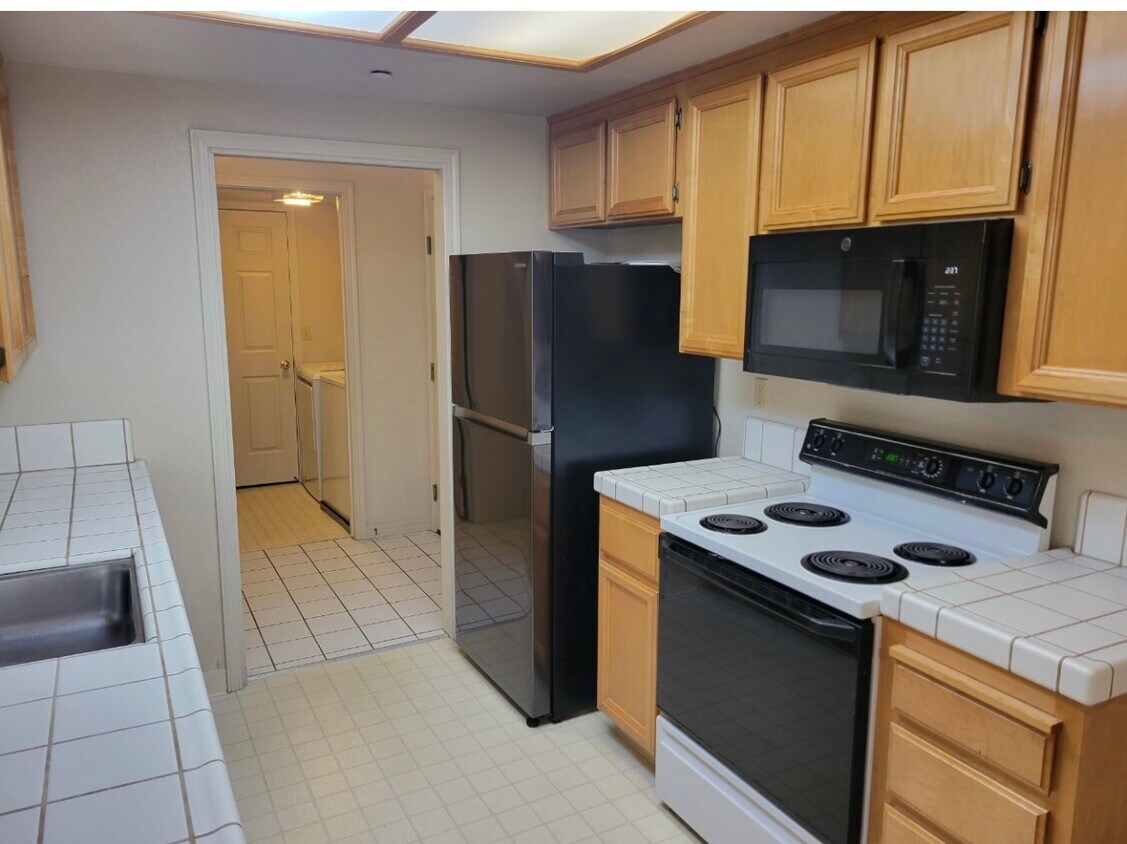 22530 3rd St Unit 201, Hayward, CA 94541 Condo for Rent in Hayward