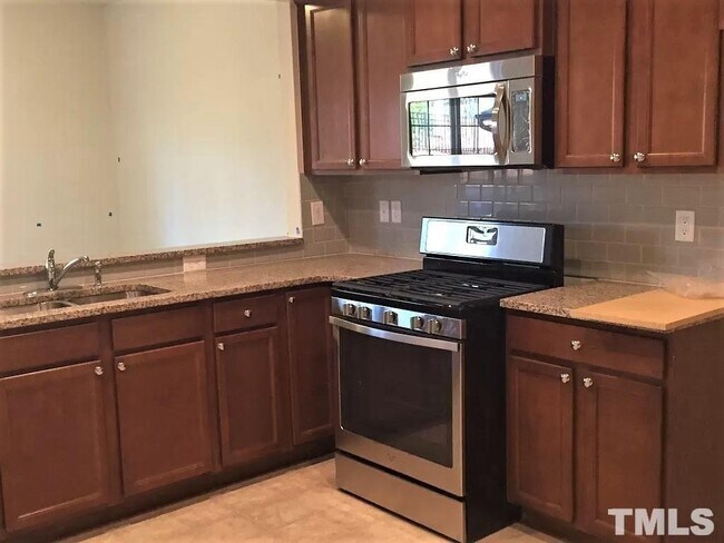 Building Photo - 418 Chanson Dr