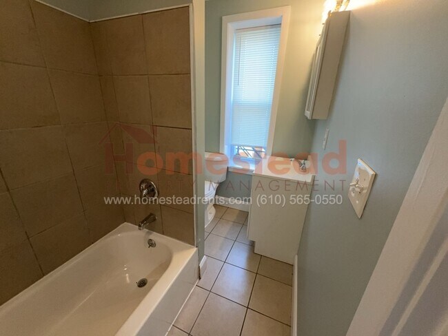 Building Photo - 15 E Elm St