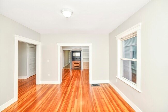 Foto del edificio - 102 Radcliffe St