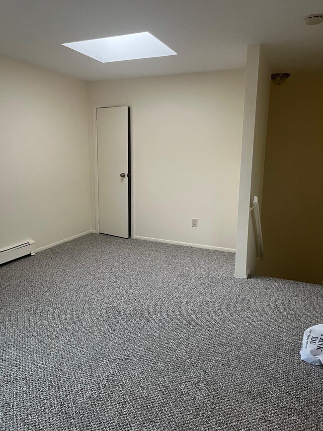 Foto del edificio - 245 E Hudson St
