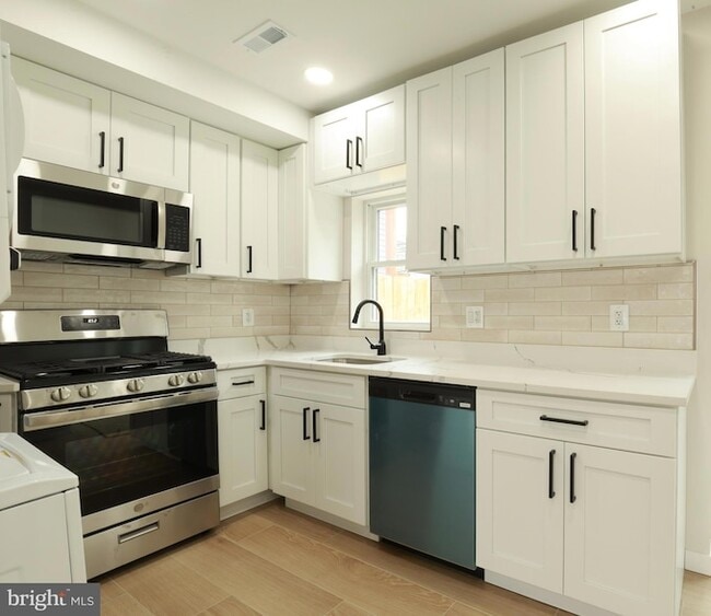 Building Photo - 1625 Montello Ave NE