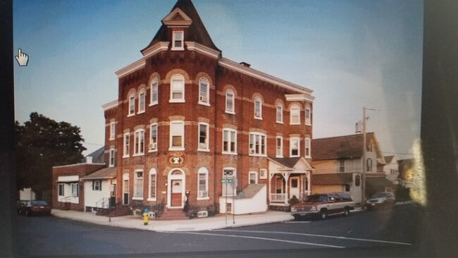 Building Photo - 623 Arch St