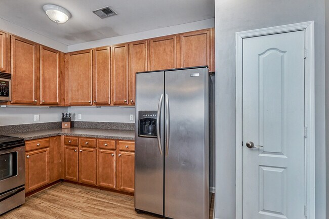 Building Photo - 920 Southmoor Dr