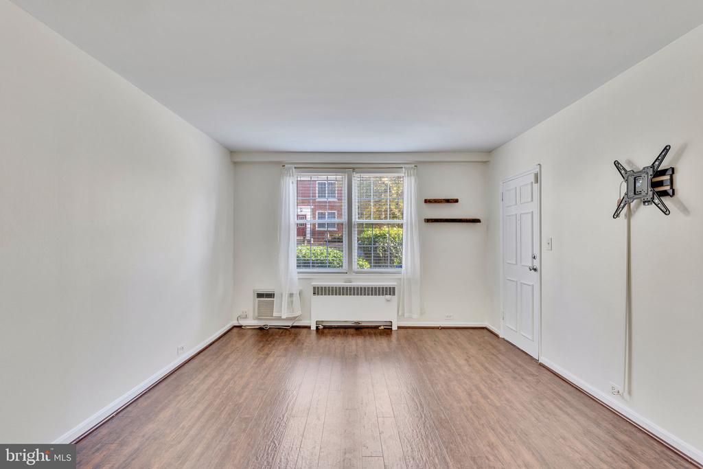 Primary Photo - 220 N Thomas St