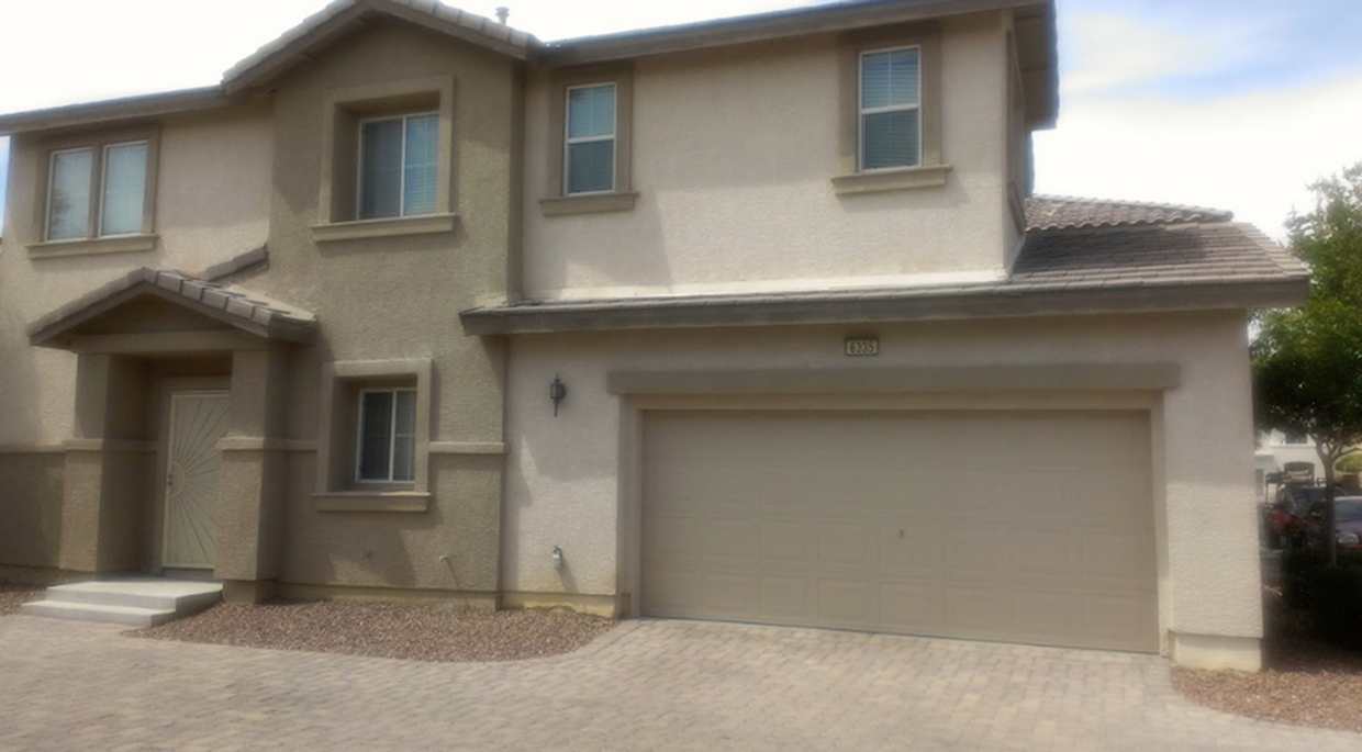 Foto principal - IN GATED COMMUNITY - 3 BED 2 CAR GARAGE 2 ...