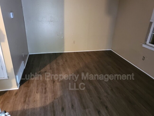Building Photo - 1219 Capital Ave