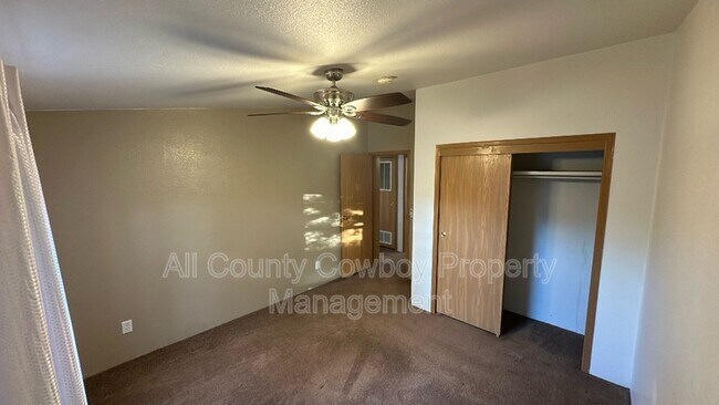 Foto del edificio - 1564 W Polk St