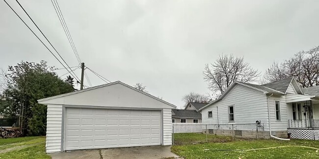 Building Photo - 900 15th St