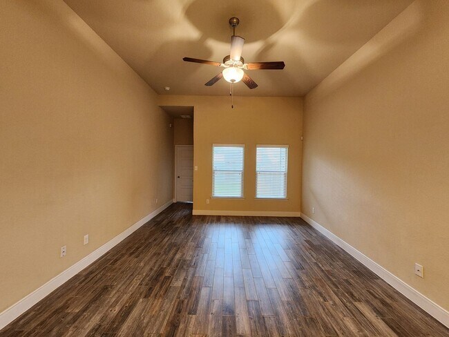 Foto del edificio - Walk to Historic Gruene / Fridge Included/ Gas Cooking / Fenced in Yard / CISD