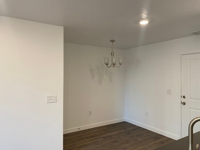 Building Photo - 943 Thunderbolt Ct